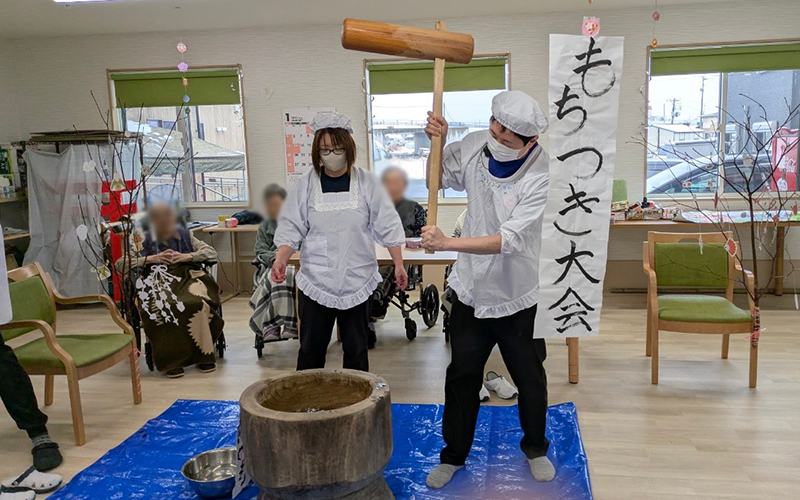 ぺったんぺったんお餅つき。