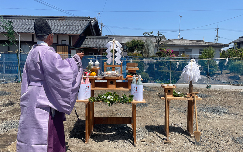 ケアリー長浜下坂中の地鎮祭を行いました。